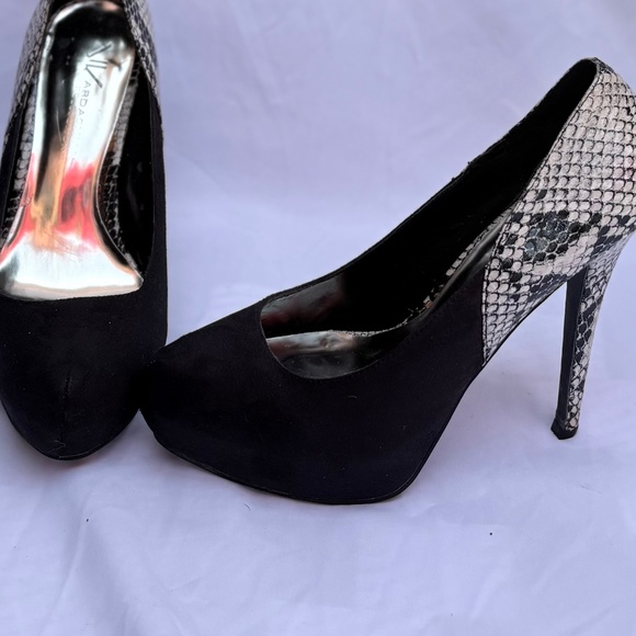 Kardashian Kollection Black & Snakeskin Stiletto Heels – Size 7.5M - Picture 2 of 5